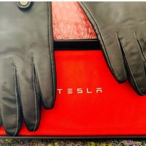 Tesla Black Leather Gloves Women Medium Gloves